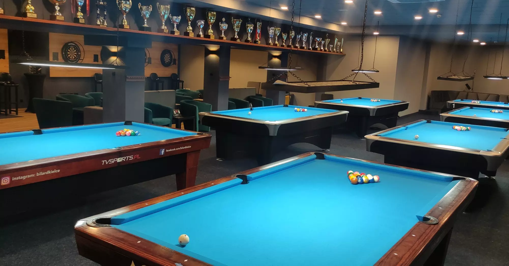 Gra w bilard w Kieleckiem Centrum Bilarda i Darta - Primary Image