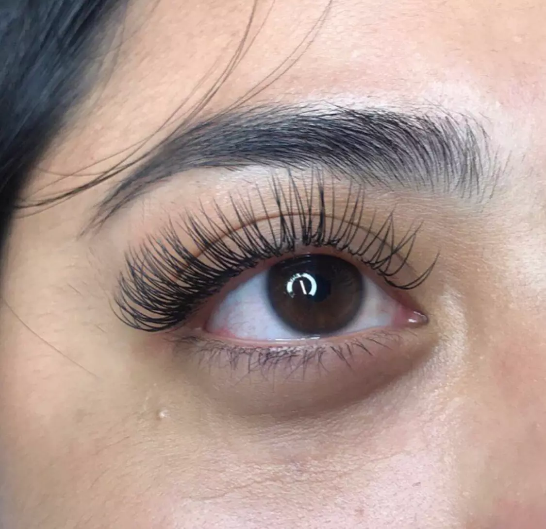 Full Set of Classic or Hybrid Eyelash Extensions for a Stunning Look at Momentum Beauty Academy (Up to 47% Off) - Primary Image