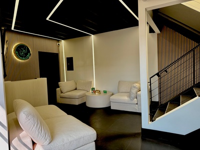 Women's Full Body Laser Hair Removal (Below the neck) - 11 Cosmetics Clinic