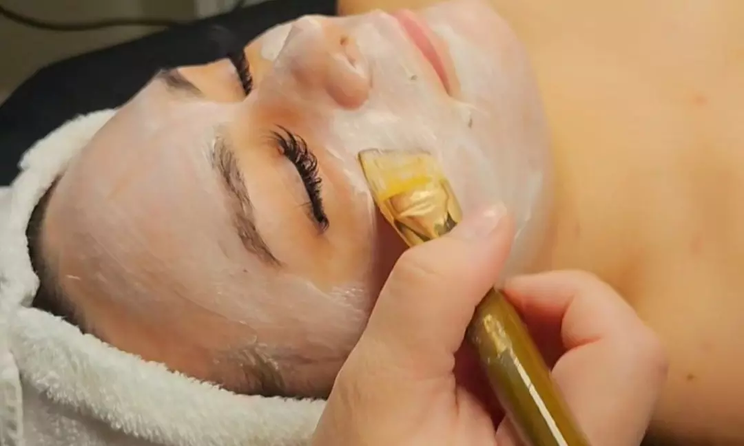 Rejuvenate with One or Six 75-Minute Signature Facials incl. Microdermabrasion at Ultra Body Contour, Now Up to 60% Off - Second Medium