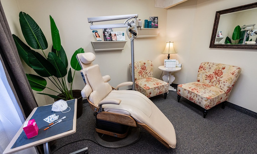 Image 2: 20 or 40 Units of Xeomin at Advanced Practice Aesthetics