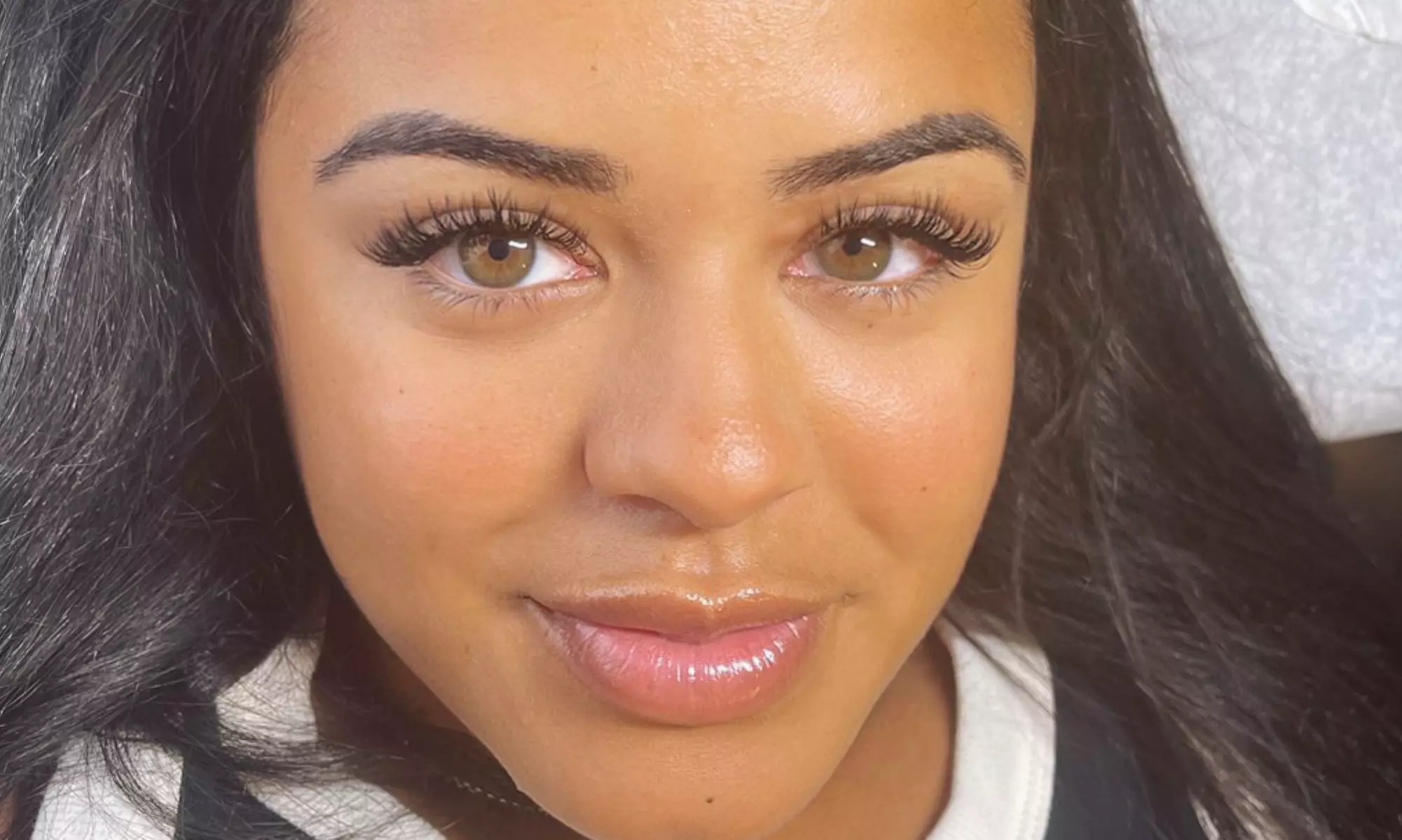 Experience Pauly Luxe's customized lash extensions with options like wispy and classic, all at up to 50% off.