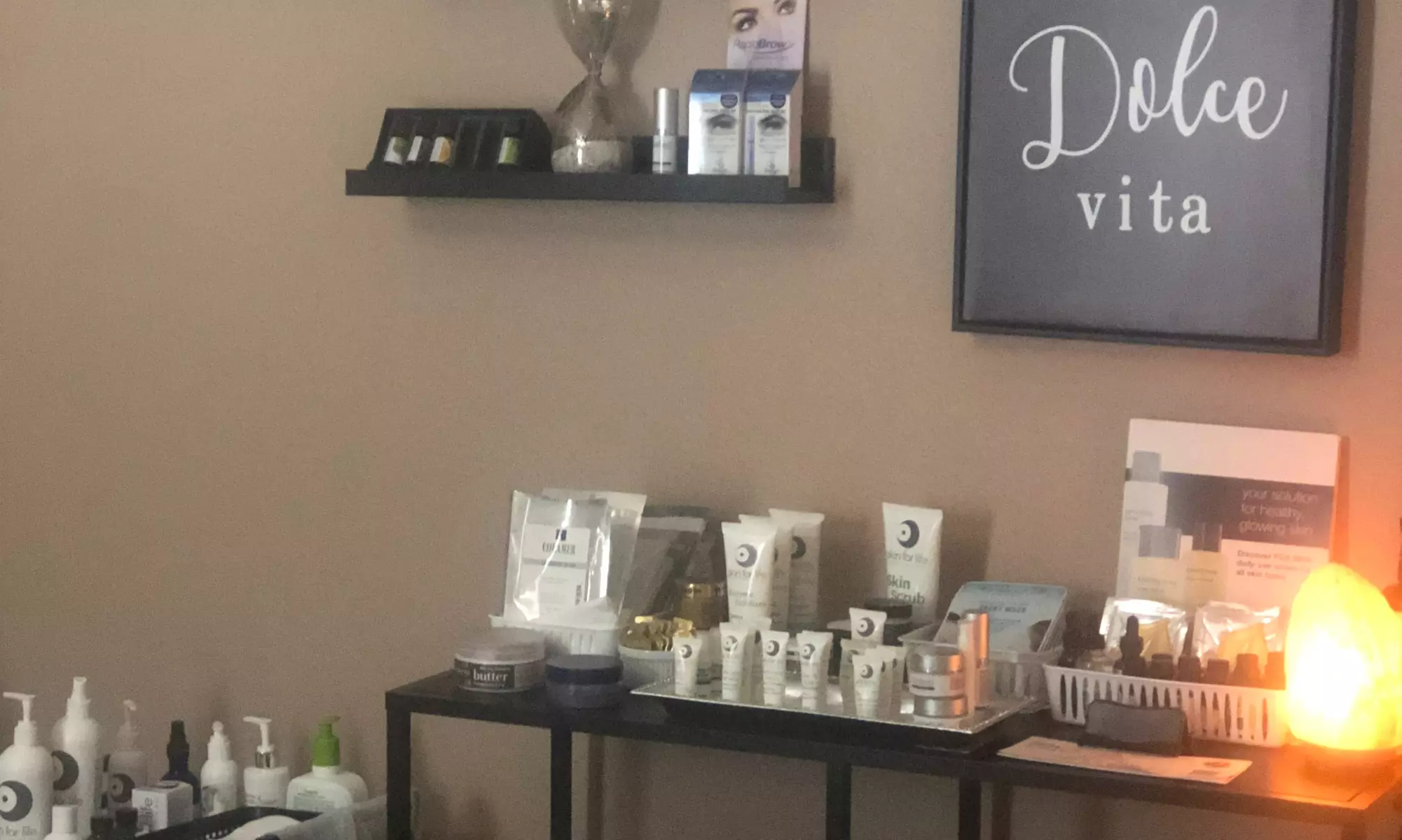 Experience Bare With Me Aesthetics Boutique's HydraFacial, Acne Facial, and LED Hydrating Facial services with up to 55% off - Primary Image