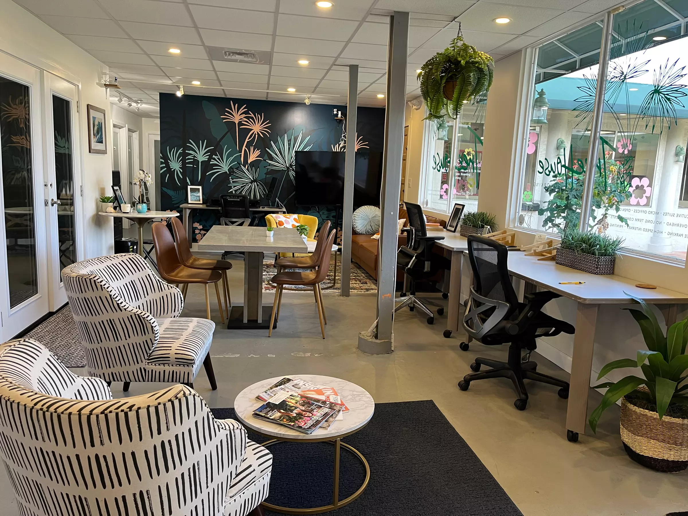 Dive into Ultimate Shared Workspace: Day or Week Pass Special 