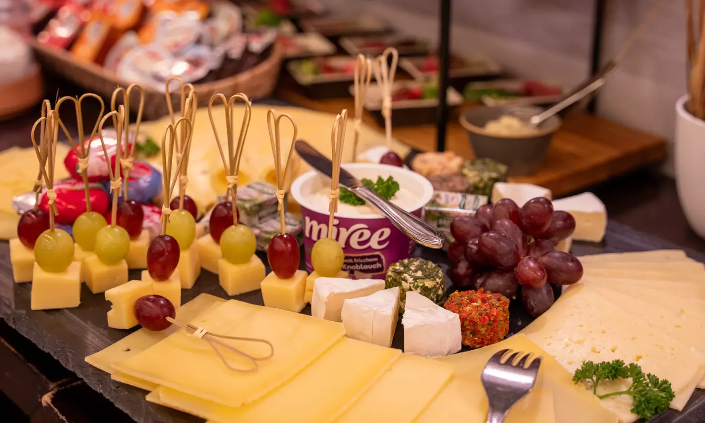 Sonntagsbrunch im stilvollen Gewölbekeller mit Buffet