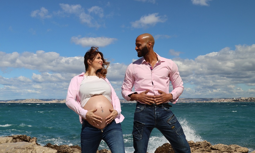 Image 2: Shooting, grossesse et naissance, Marseille et Lavandou, le spécialiste robe sur place chez Shooting Flash studio