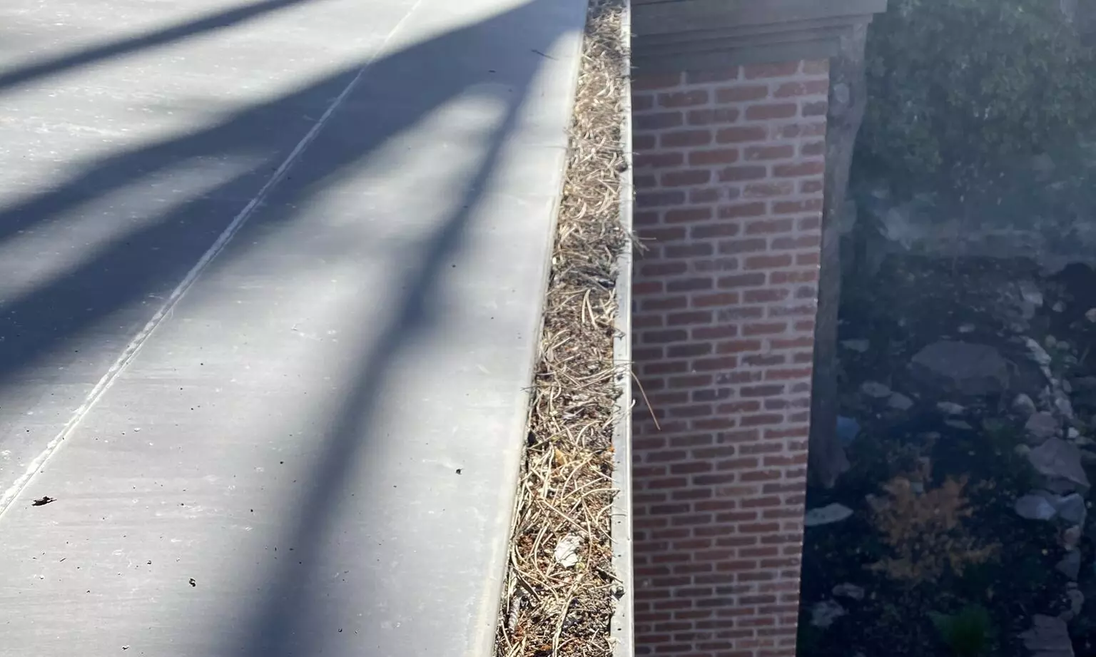 Say Goodbye to Gutter Grime: Experience Sparkling Clean Gutters Today