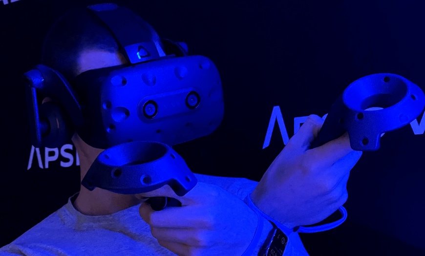 Image 3: VR Escape Room Game for Two