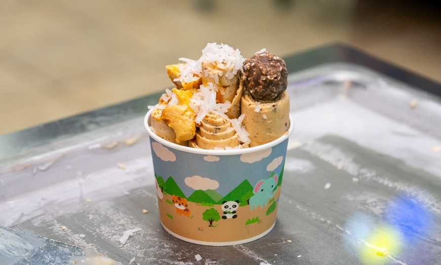 Image 9: Sweet Ice Cream Rolls in Coconut Beach, Cookies & Cream & More