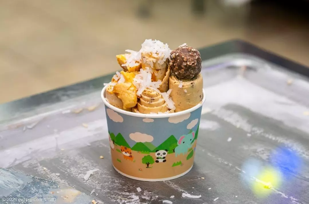 Sweet Ice Cream Rolls in Coconut Beach, Cookies & Cream & More