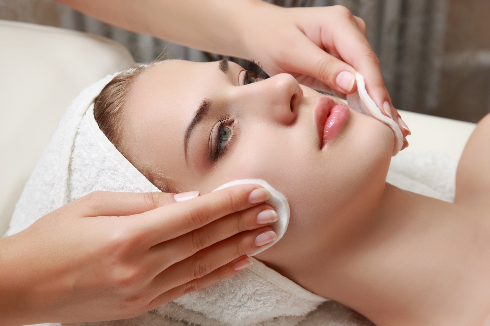 Experience The Mark Spa: Miami's 60-Minute Deep Cleaning Facial, offering up to 47% off for a refreshing skincare journey.