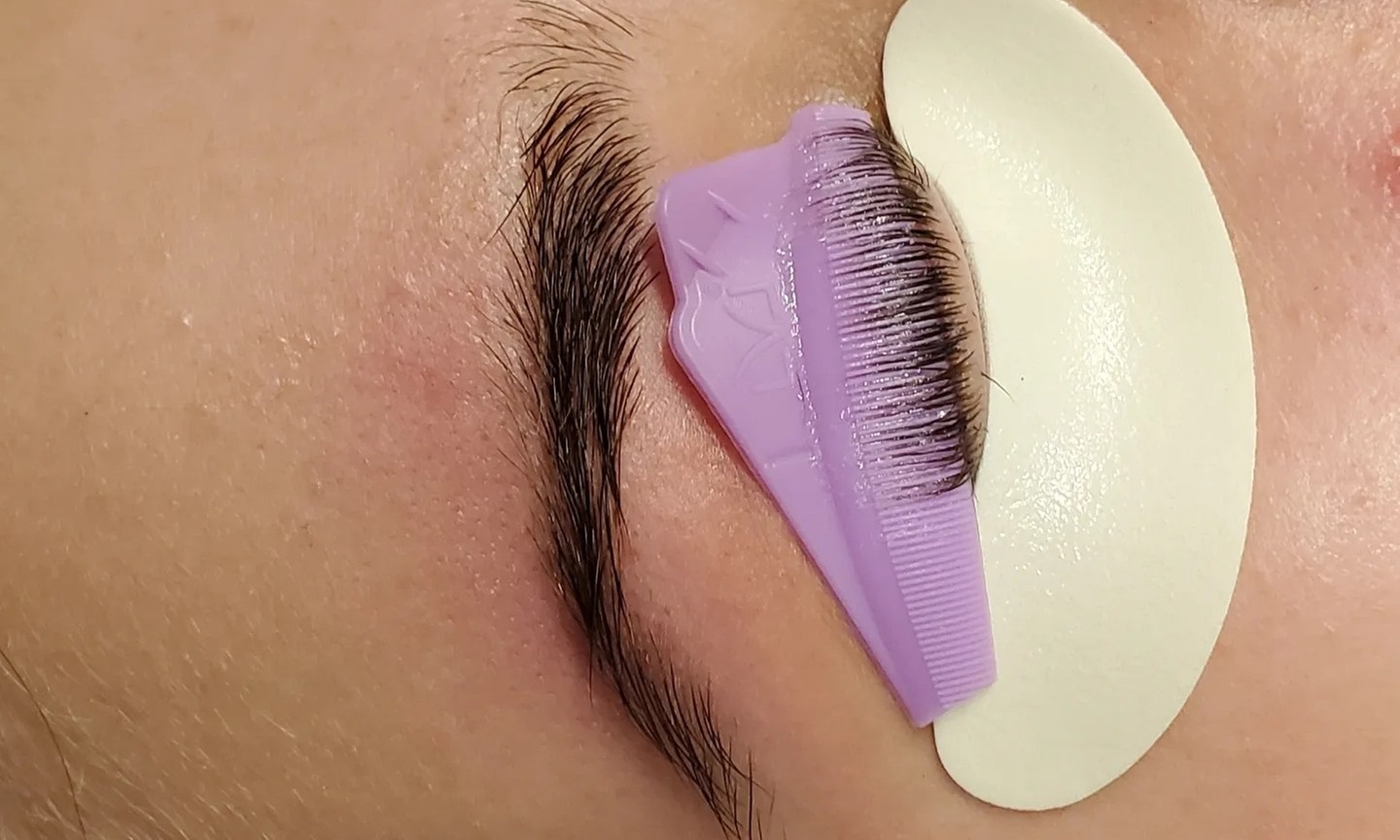 Up to 50% Off on Eyelash Tinting at Everglo Spa