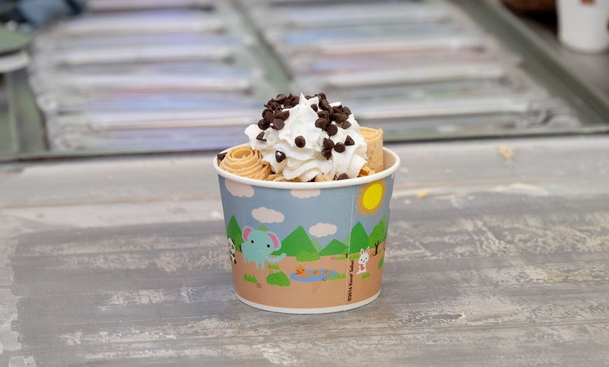 Image 3: Sweet Ice Cream Rolls in Coconut Beach, Cookies & Cream & More