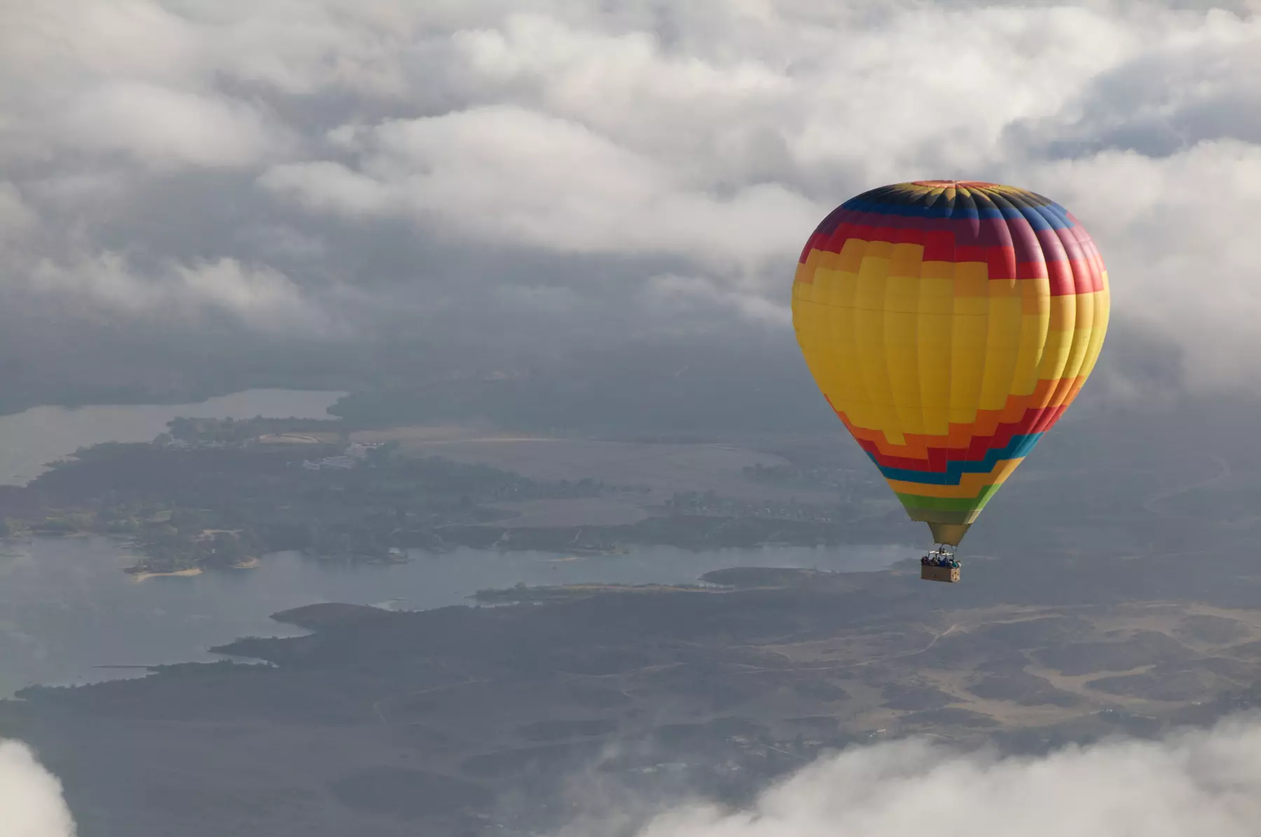 Hot Air Balloon Ride Deals w/ Wine Tasting & Souvenirs!
