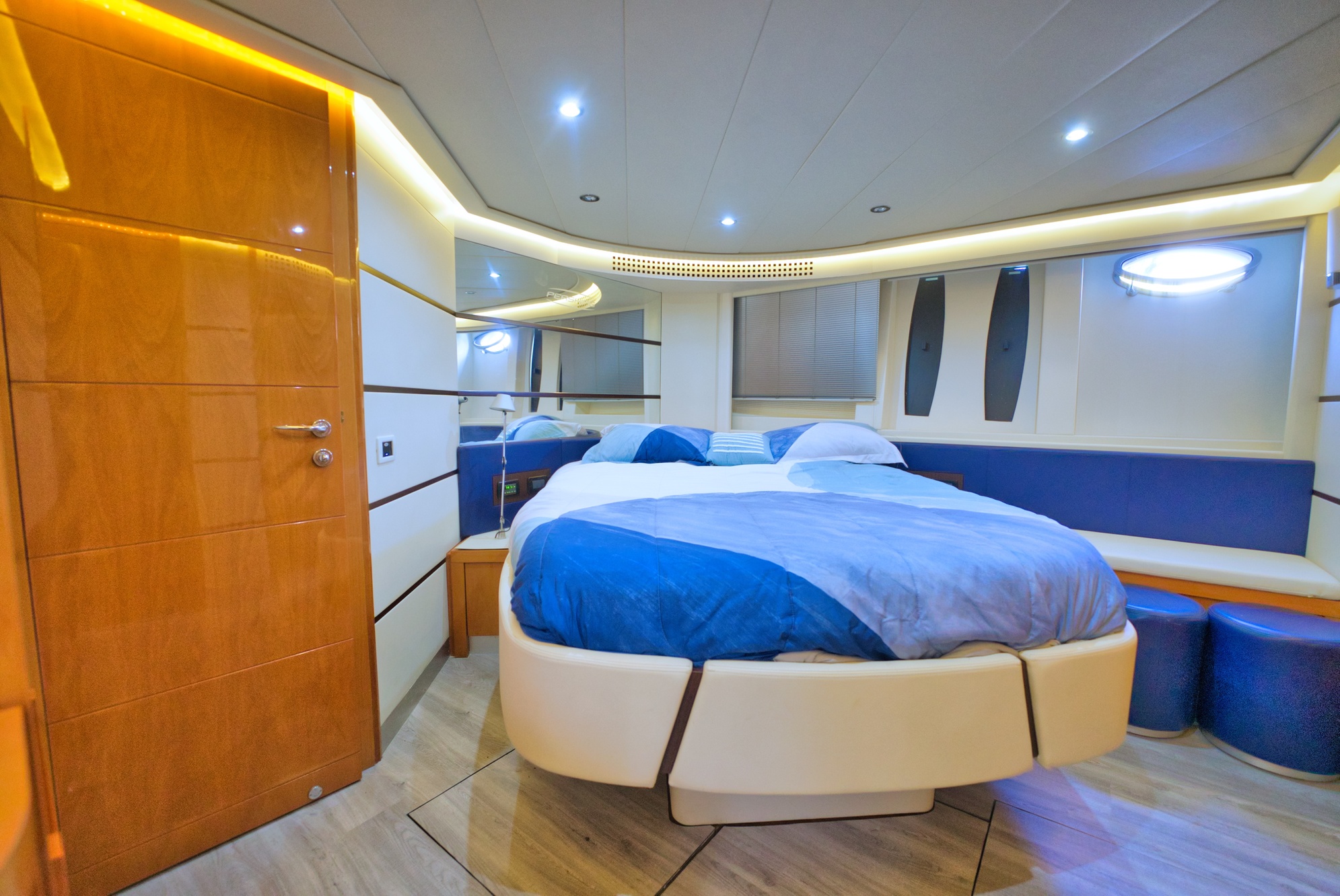 Discover Free Spirit LLC's luxurious 4 or 6-hour private yacht cruise for up to 12 people with up to 33% off - Second Medium
