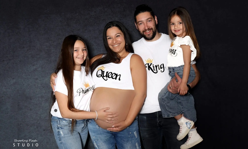 Image 8: Shooting, grossesse et naissance, Marseille et Lavandou, le spécialiste robe sur place chez Shooting Flash studio