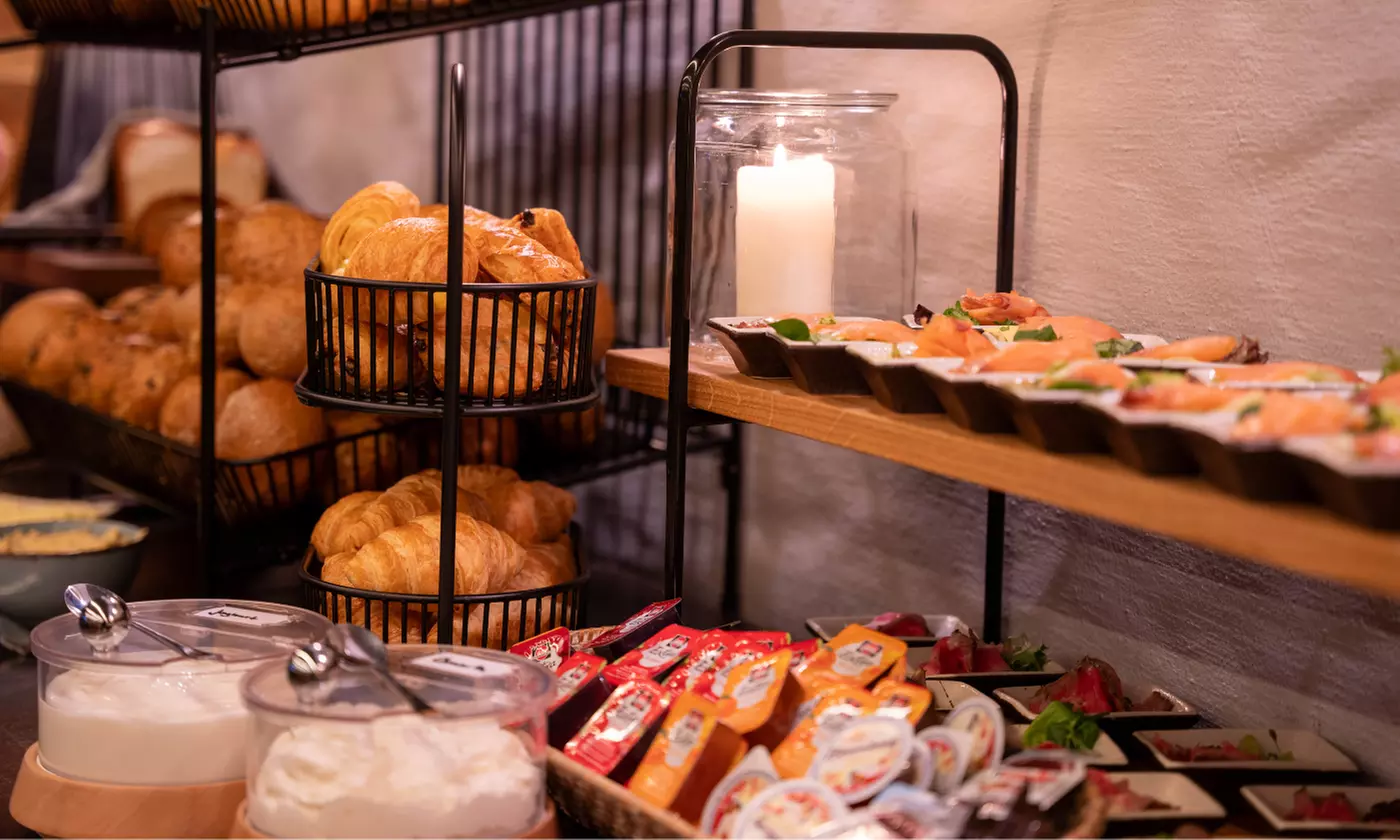 Sonntagsbrunch im stilvollen Gewölbekeller mit Buffet