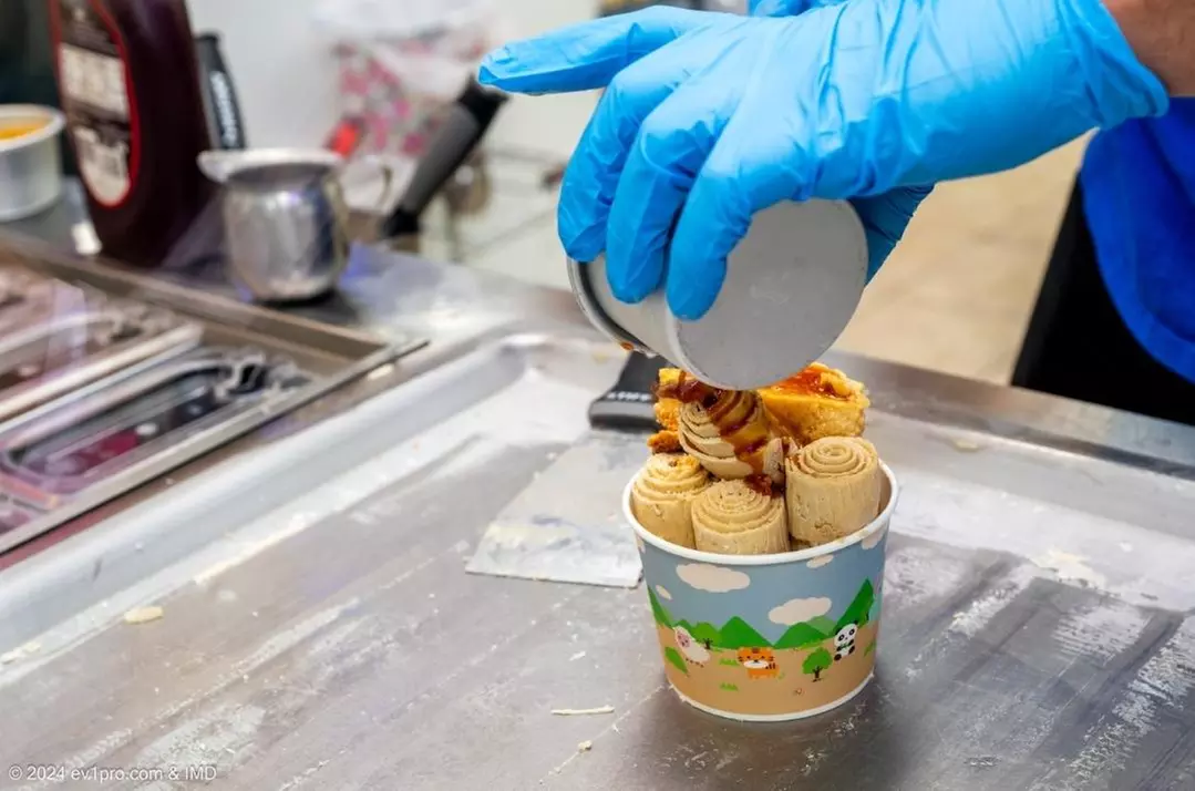 Sweet Ice Cream Rolls in Coconut Beach, Cookies & Cream & More