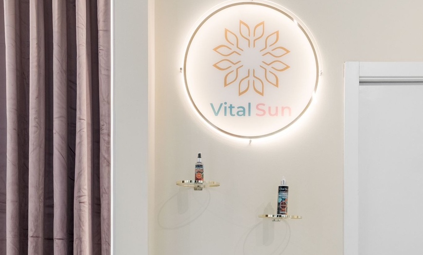 Image 3: 1, 3 o 5 sesiones de 20 minutos de bronceado natural y vegano con caña de azúcar, con hasta  un 50% de descuento