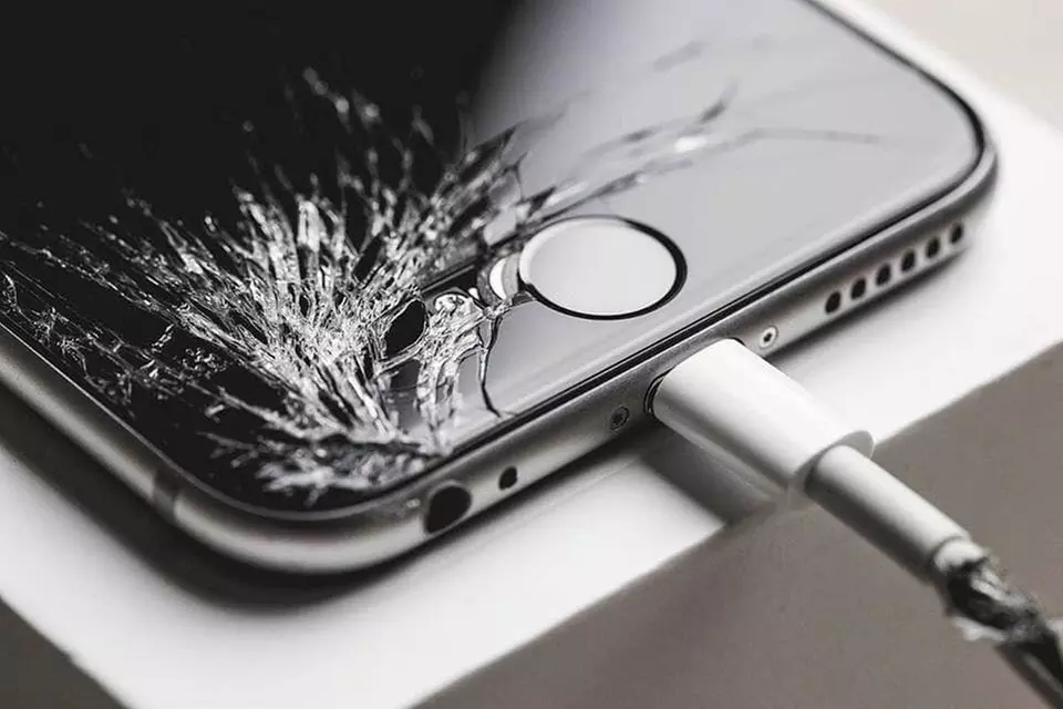 Up to 55% Off on Mobile Phone / Smartphone Repair at A-List Wireless - Primary Image