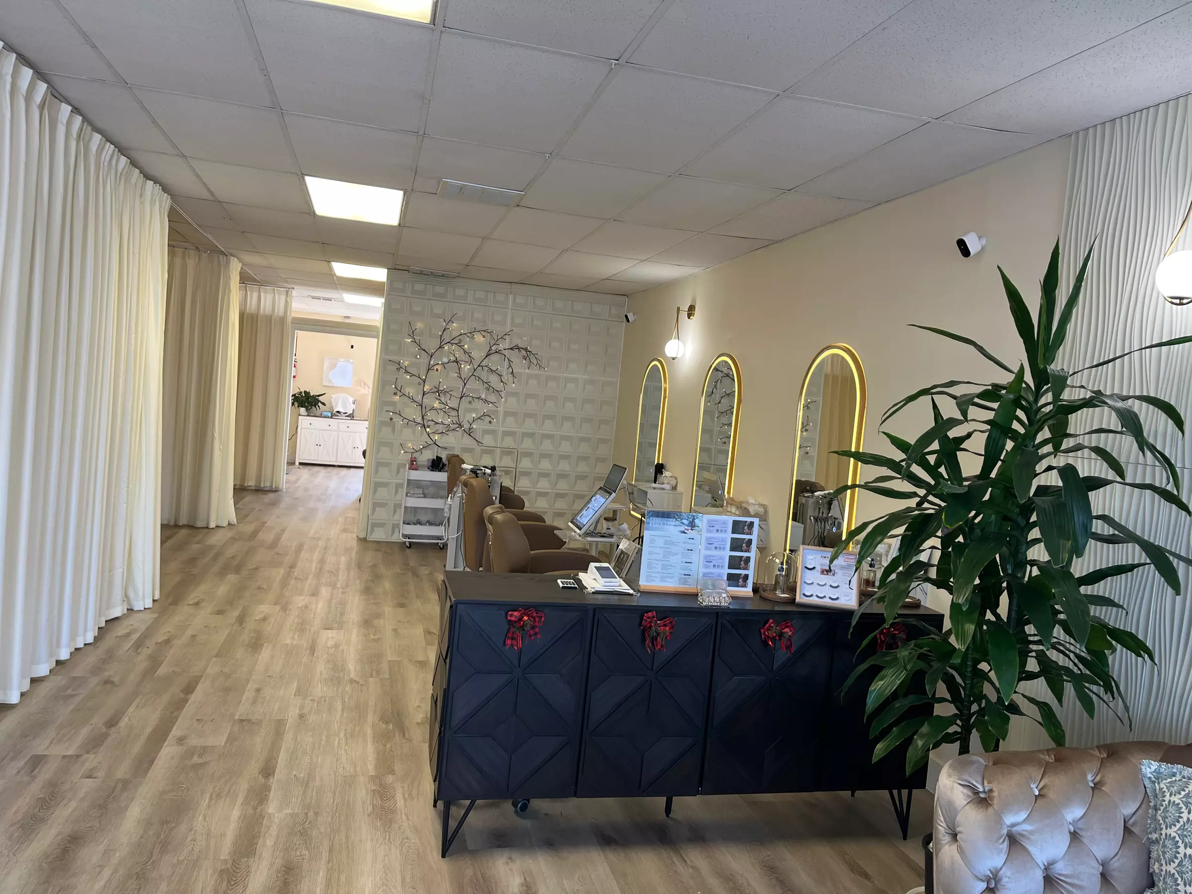 Classic, Hybrid, Volume, Mega Volume Eyelash Extensions, or Lash Lift