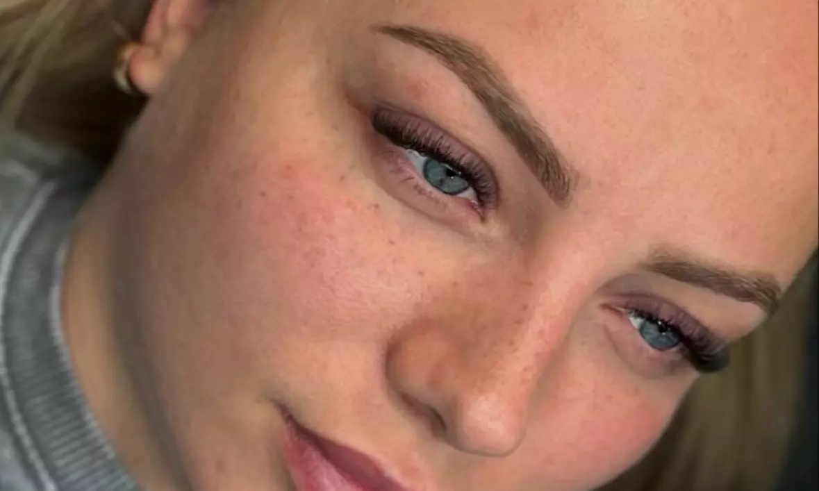 Maquillage semi-permanent des sourcils avec l'Institut Lisa Mendes