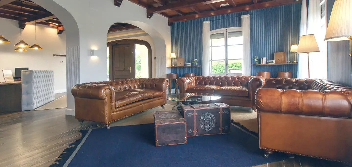 Visita de la bodega con cata de 3 vinos y maridaje