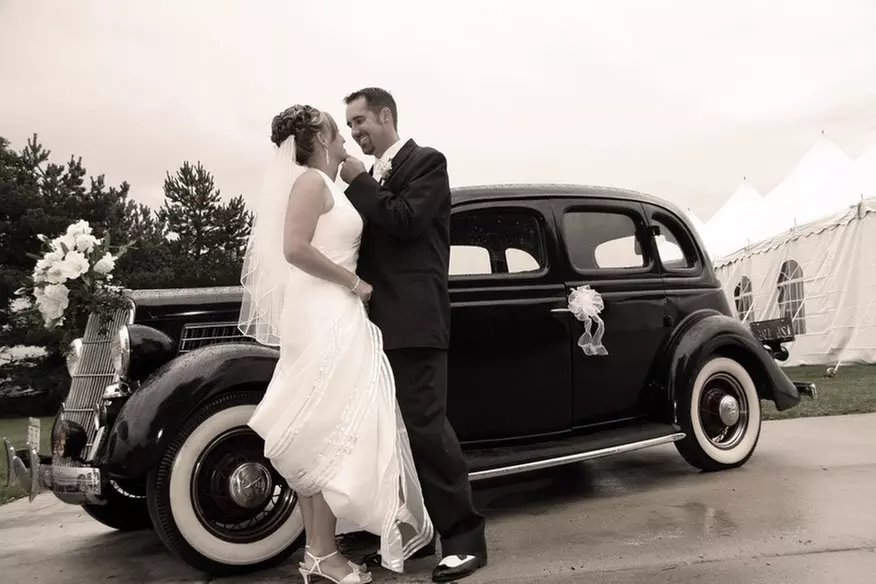 Experience Richard Newman Photography's wedding photography, choose 4 or 6 hours with up to 49% off