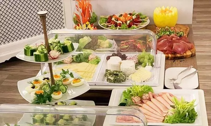 Montags-Freitags: Frühstücksbuffet für 1-2 Personen