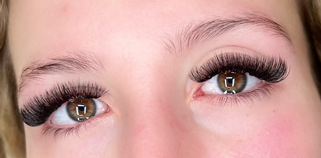 Image 5: Transform Your Look: Eyelash Extensions!