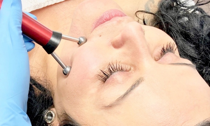 Brightening Hydrafacial and 24-K Gold Masque Experience