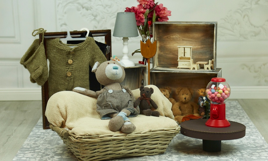 Image 3: Świąteczna sesja zdjęciowa dla dzieci i rodzin w studiu fotograficznym