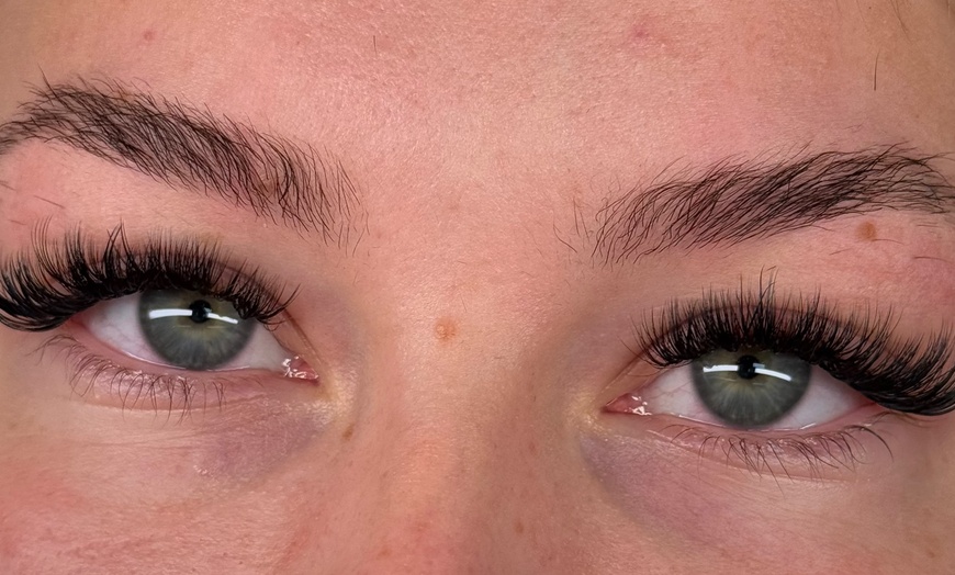 Image 3: Light Volumen-Wimpernverlängerung für 1 Person