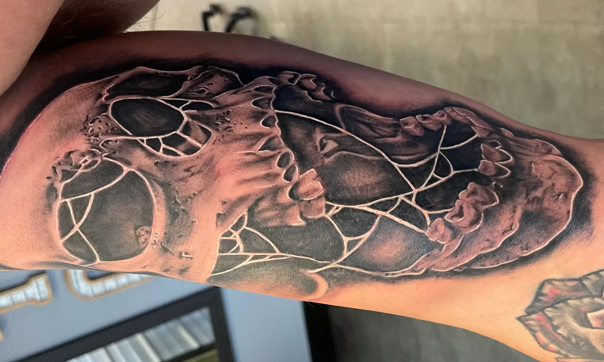 Discover Rock & Rose Tattoo's custom services with consultation for up to 50% off - Second Medium
