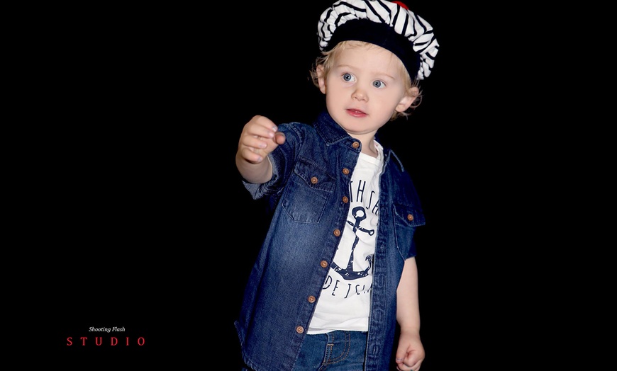 Image 2: Shooting enfants STUDIO POSE AGENCE