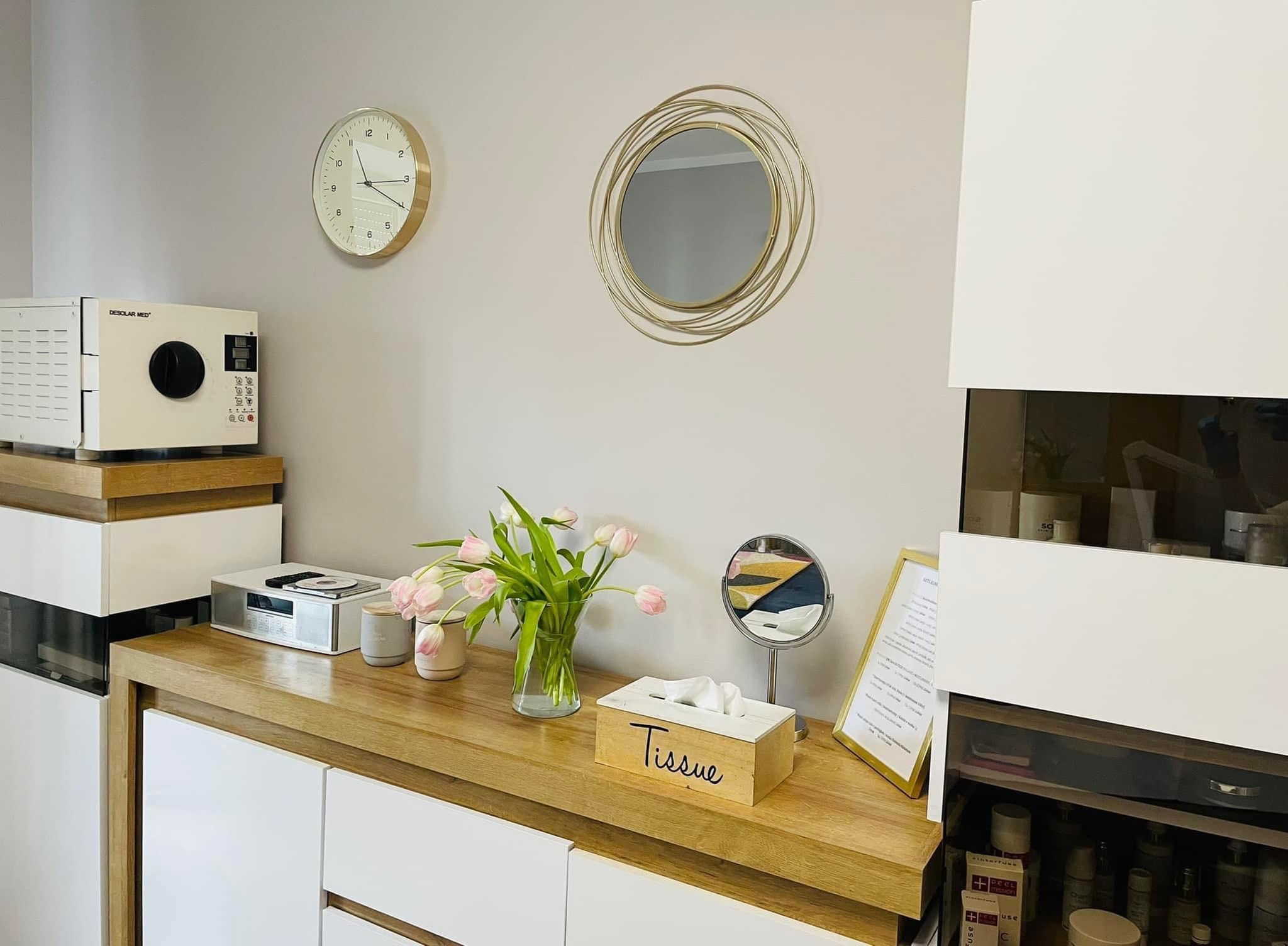 Pedicure kosmetyczny lub klasyczny oraz peeling stóp