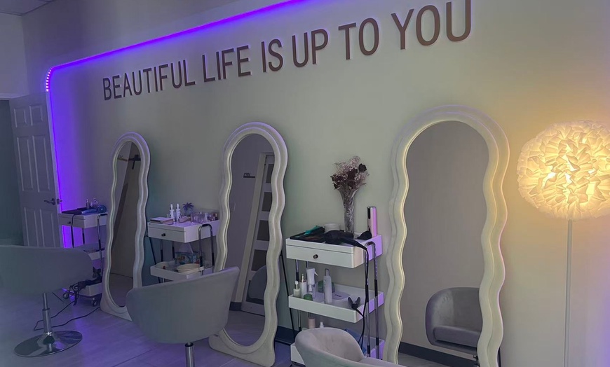 Image 3: 60, 90 or 120 Min VIP Head Spa Package with Massage on Upper-Back + Facial at U&M Spa - Up to 30% OFF