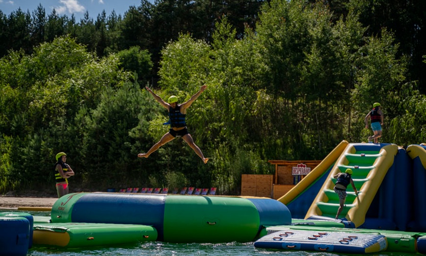 Image 7: Całodniowy wstęp na plażę, wejście na Wodny Tor Przeszkód lub Flyboard