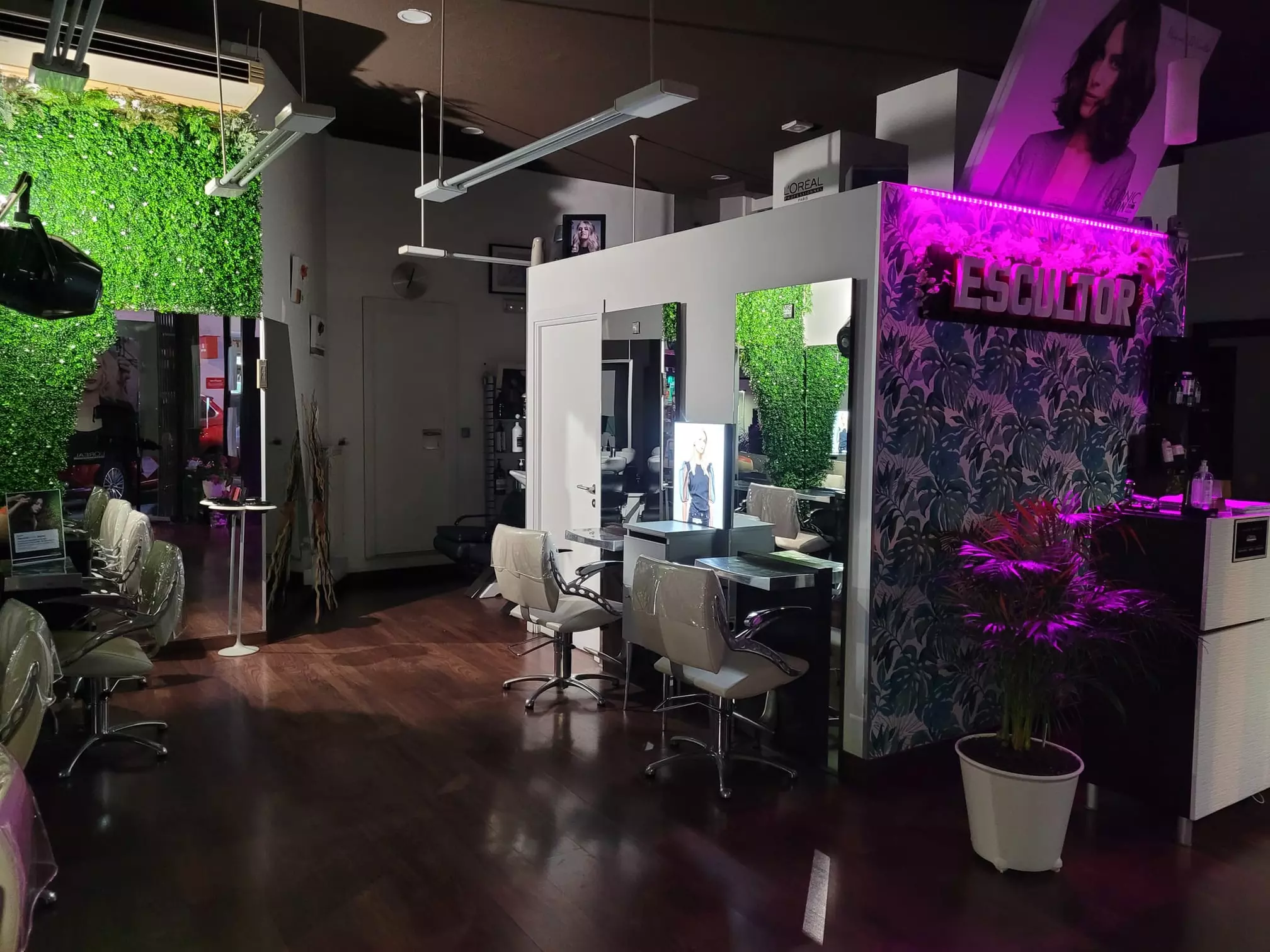 Peluquería - Corte de pelo - Mujer en Escultor peluquería. Salon-Belleza natural - Primary Image