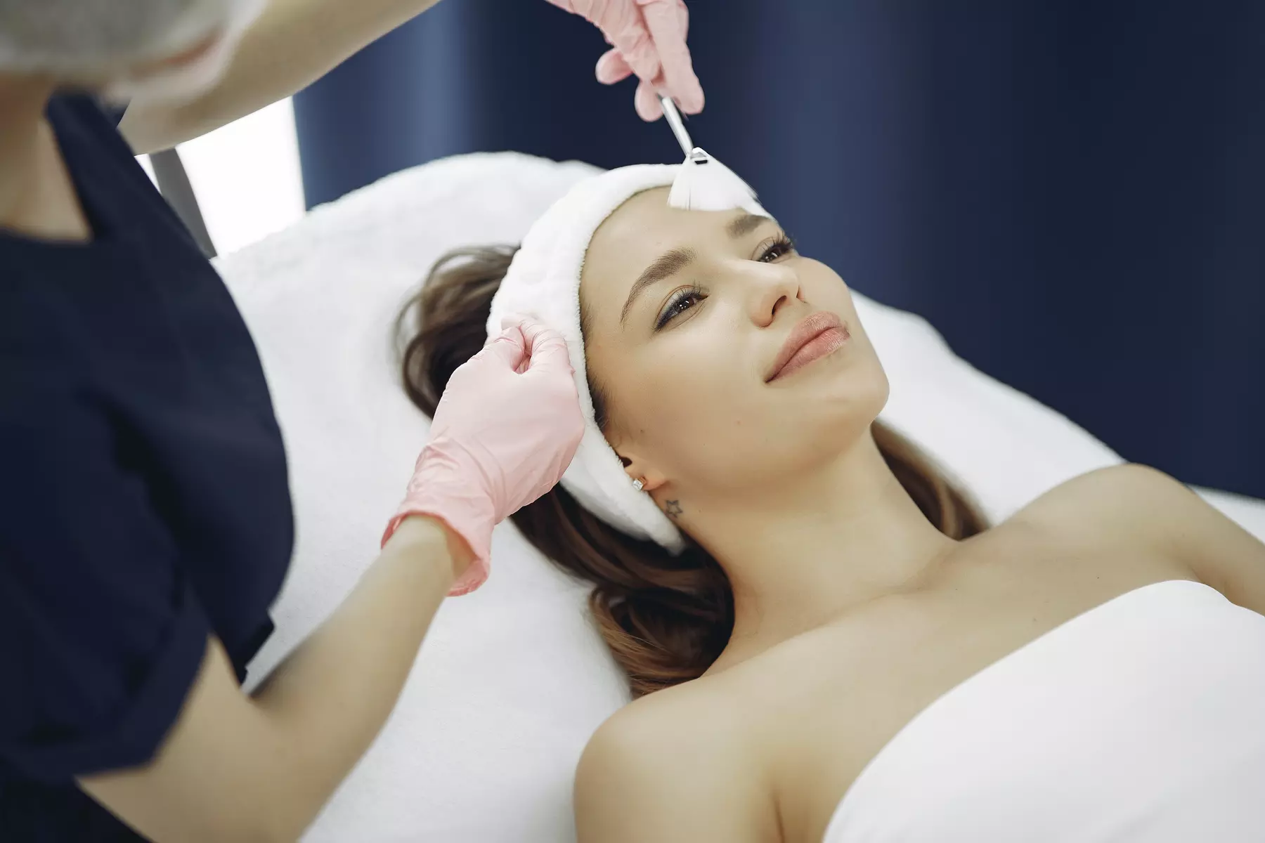 Relaxing one hour basic facial for glowing skin