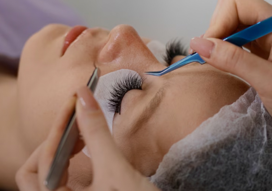 Up to 46% Off on Eyelash Extensions at Reiki Spa Oviedo