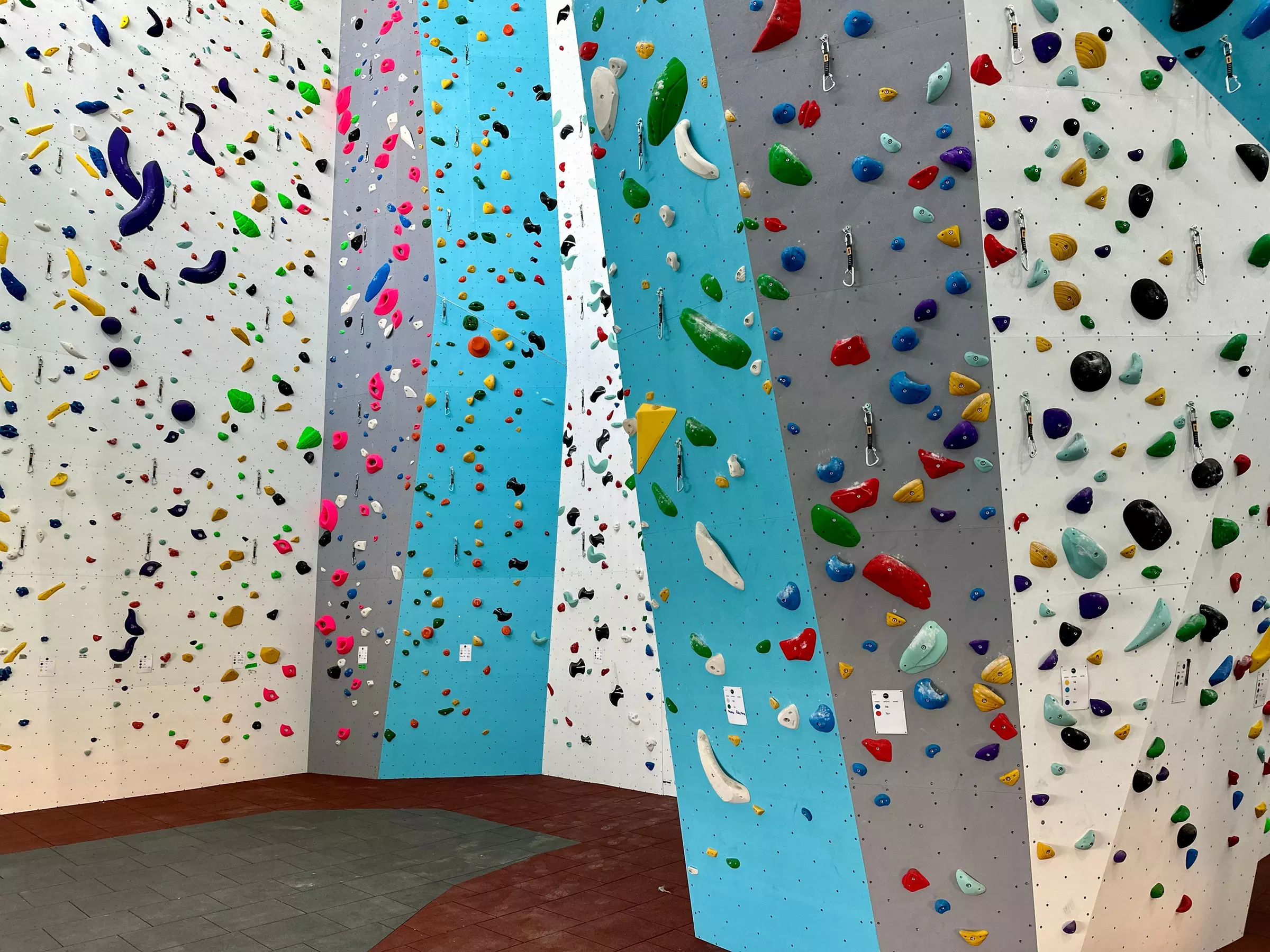 Do 51% zniżki na Wspinaczka - pod dachem w Wibrem Arena - Ściana wspinaczkowa