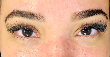 Partial Eyelash Extension Set for a Soft Enhancement - The Glamour Inn