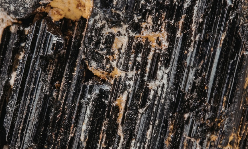 Image 4: ULTIM8BODY™ Wellness Escape and Beauty Chisel Collection