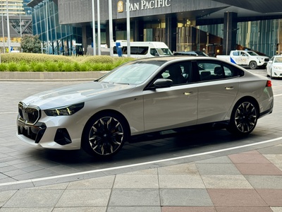 Luxury Airport Departure Transfer: 2025 BMW i5 with Chauffeur – Melbourne CBD to Airport (Up to 3 Pax) - iLux Chauffeur
