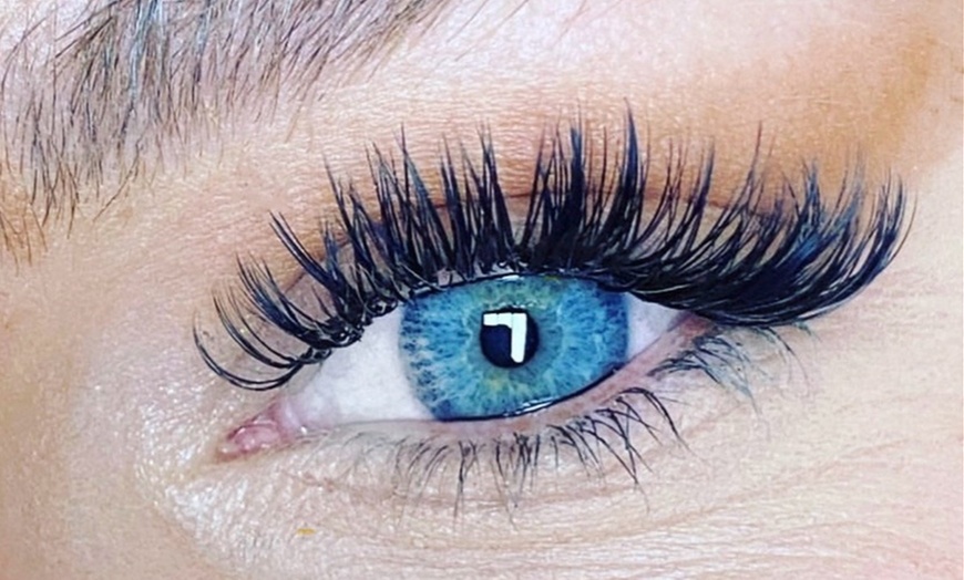 Image 4: Transform Your Look with Classic, Hybrid, or Volume Eyelash Extensions