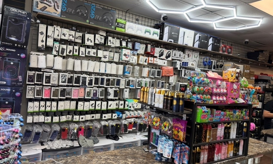 Image 2: iPhone Screen Repair: iPhone X, Xr, XS, 12, 13, 14, 15, 16 Pro, & More