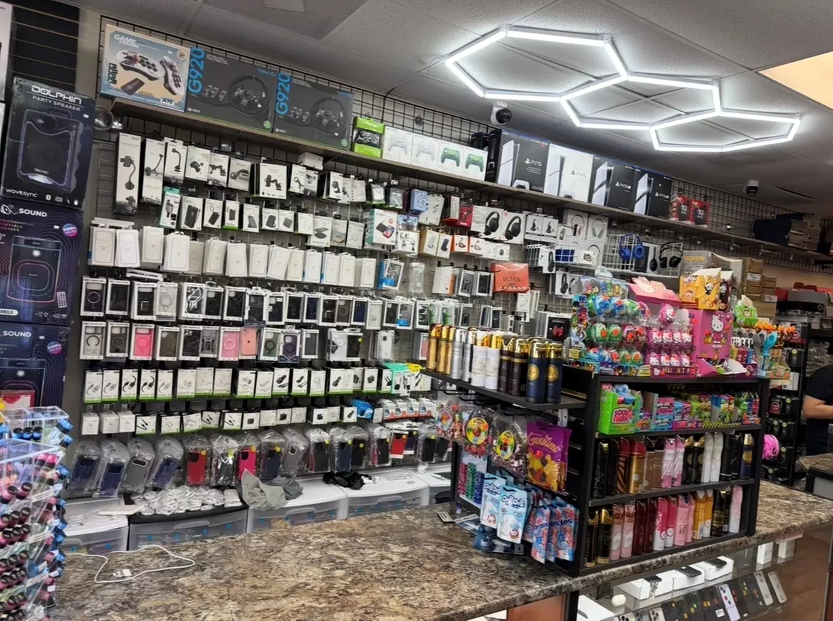 iPhone Screen Repair: iPhone X, Xr, XS, 12, 13, 14, 15, 16 Pro, & More