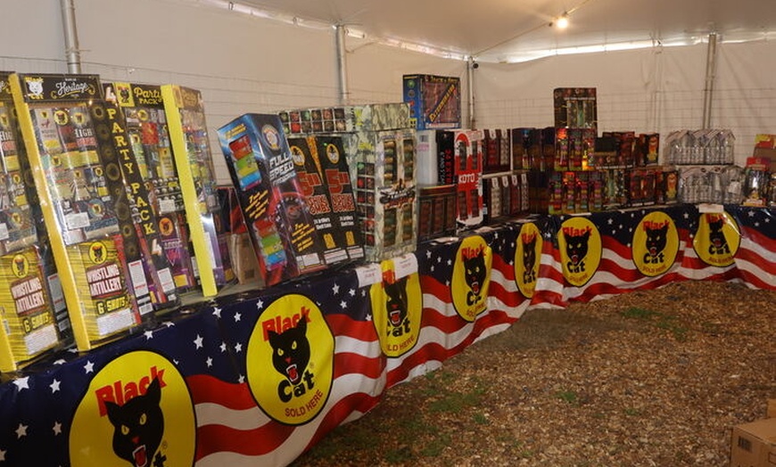 Image 3: Fireworks of Mississippi: Great Selection for Fun New Year Celebration