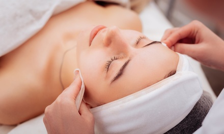 One 60-Minute Signature Facial with Hydration Mask - La Vita Nails And Lashes